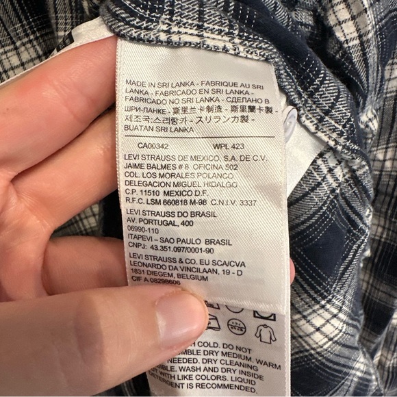 Levi's Blue and White Plaid Shirt Flannel Boyfriend‎ Fit Size Medium - Picture 3 of 4